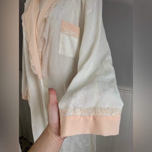 Anne Lewin Vintage White and Peach Lace Trim Robe Size Medium made in Australia - Picture 5 of 6